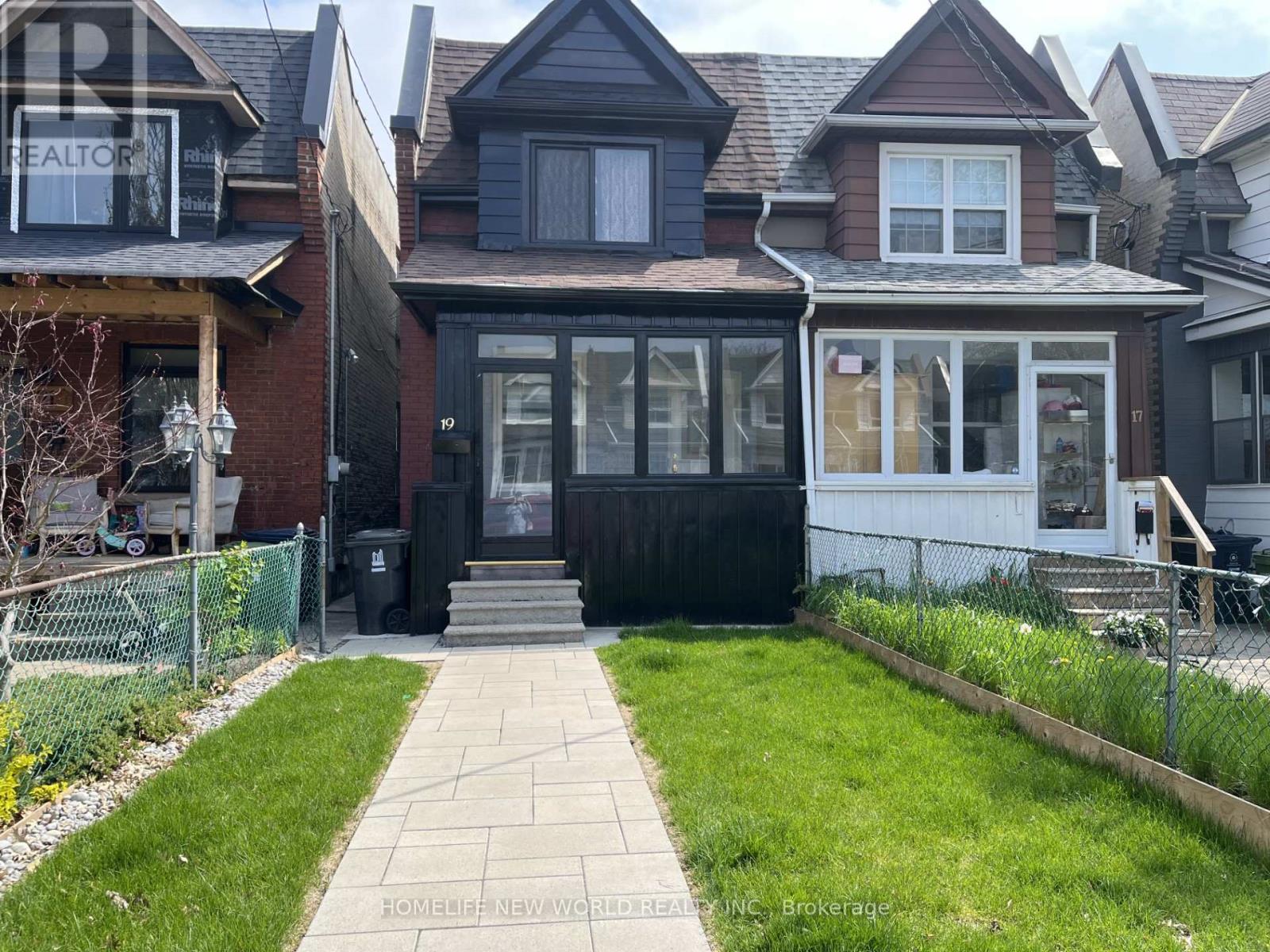 19 BRITANNIA AVENUE - 1