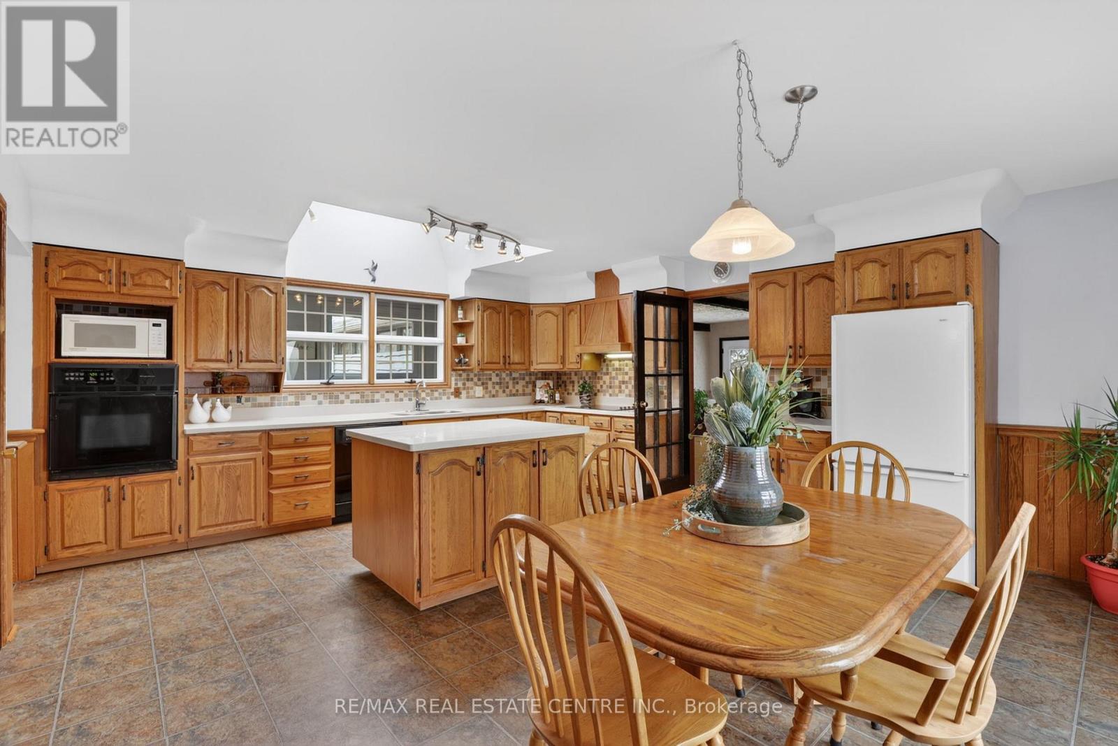 19290 HURONTARIO STREET - Image 21