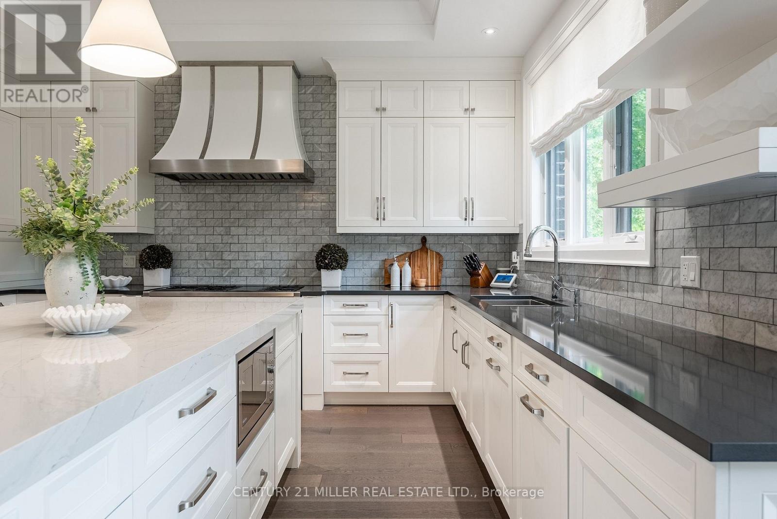 2458 MEADOWOOD CRESCENT - 12