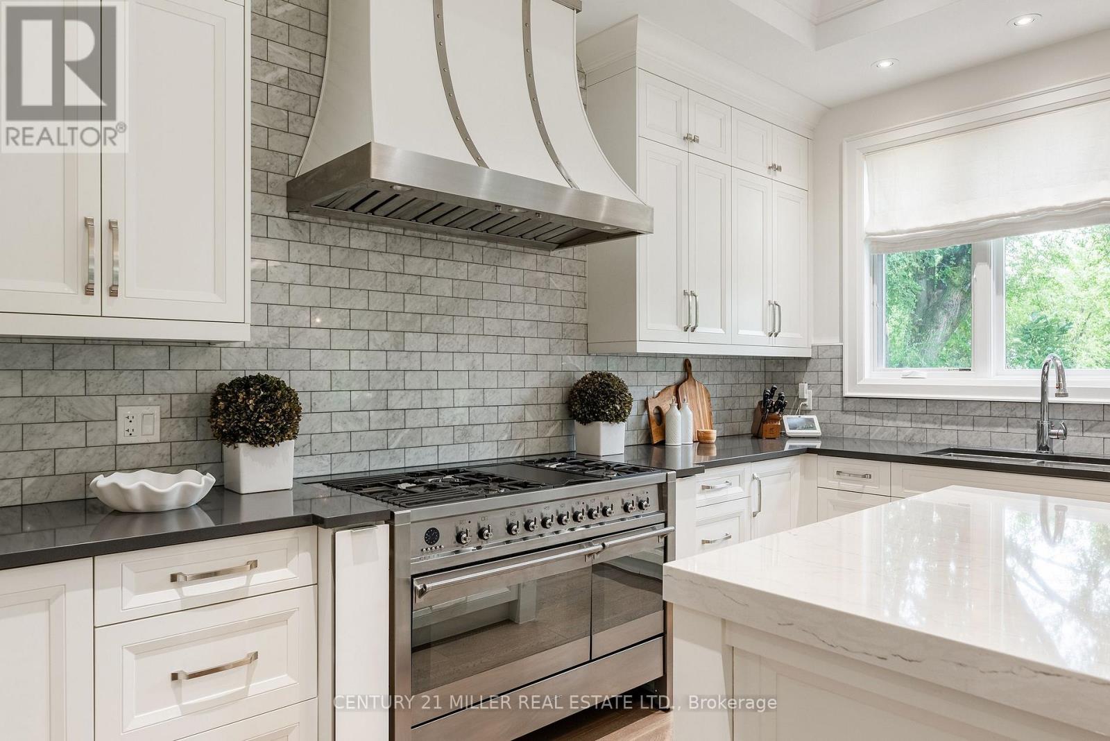 2458 MEADOWOOD CRESCENT - 14