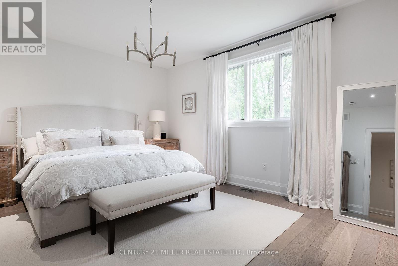 2458 MEADOWOOD CRESCENT - 25