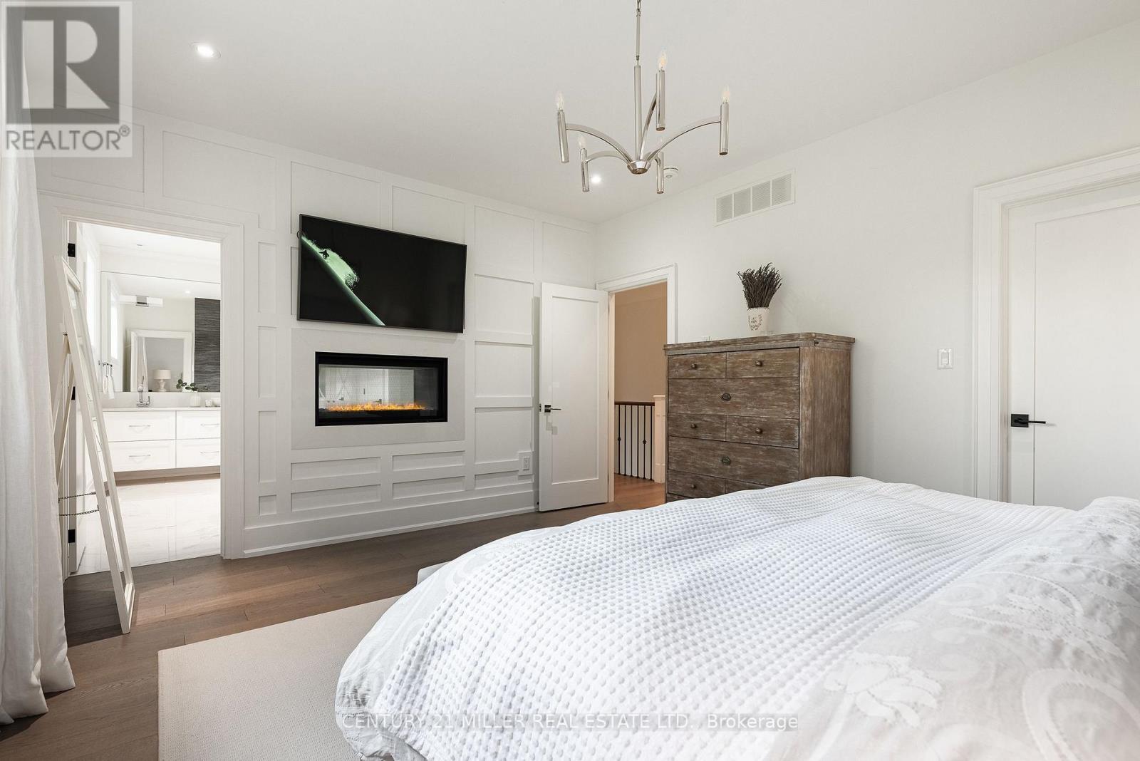 2458 MEADOWOOD CRESCENT - 26