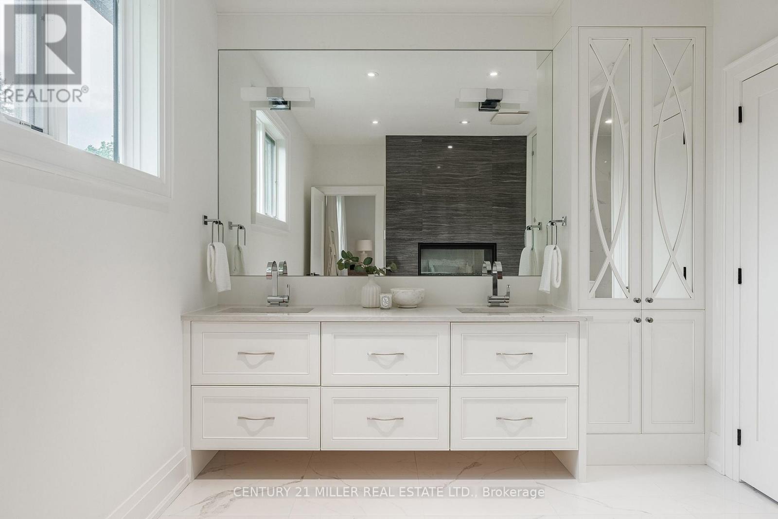 2458 MEADOWOOD CRESCENT - 27