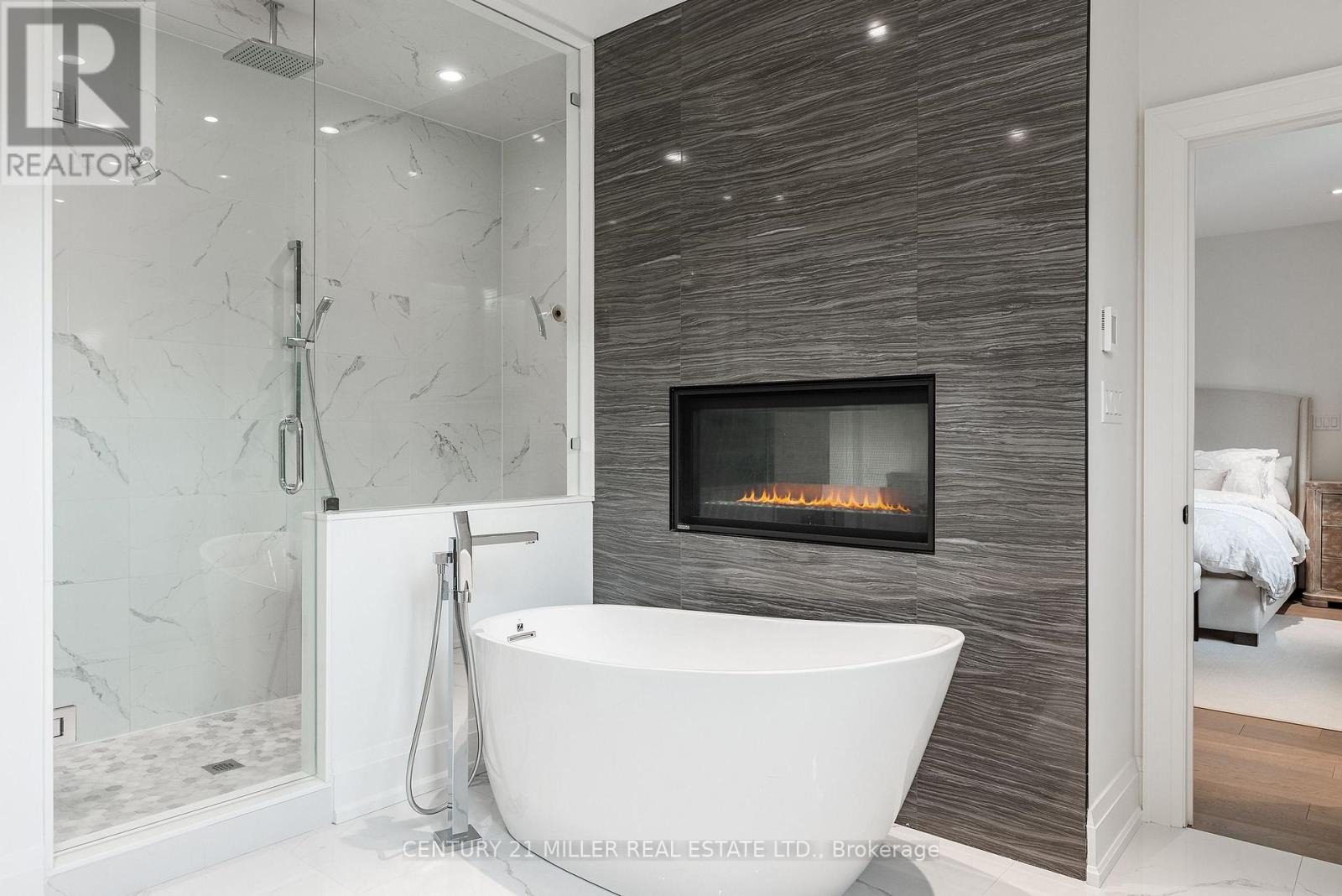 2458 MEADOWOOD CRESCENT - 28