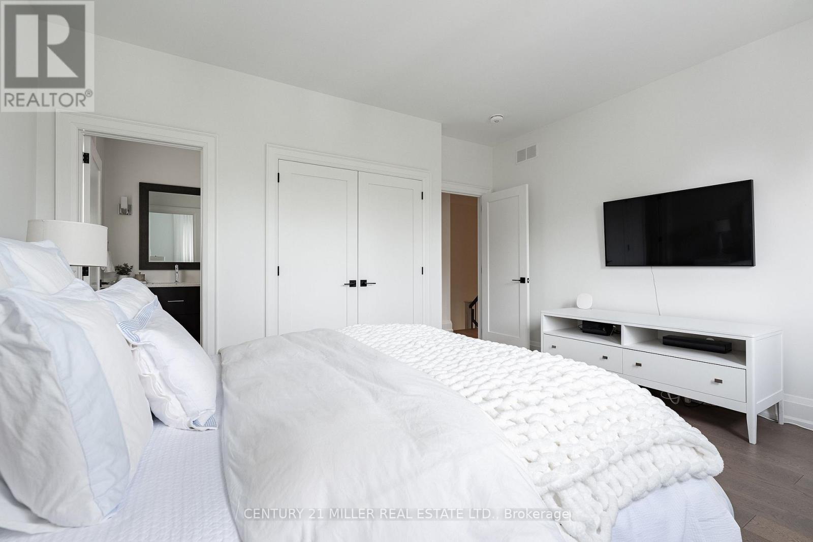 2458 MEADOWOOD CRESCENT - 30