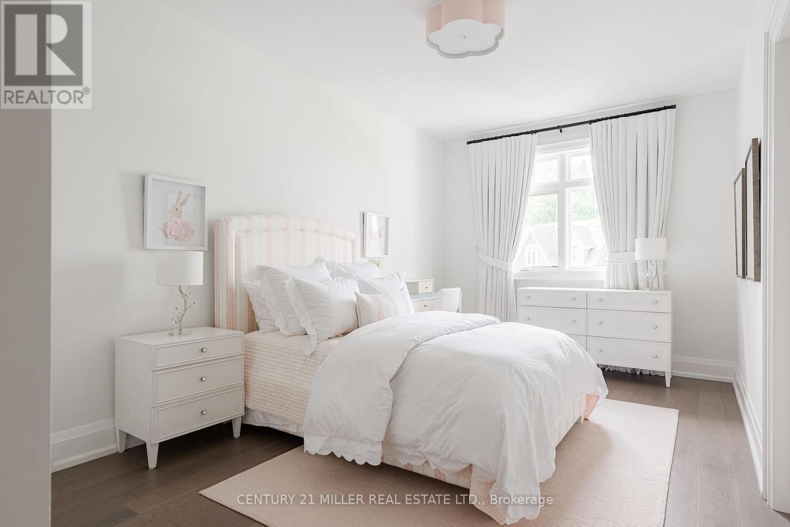 2458 MEADOWOOD CRESCENT - 32