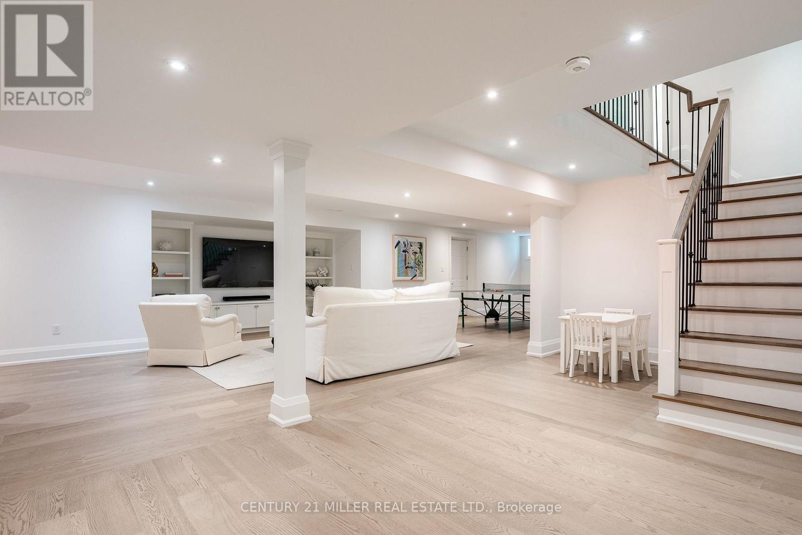 2458 MEADOWOOD CRESCENT - 36