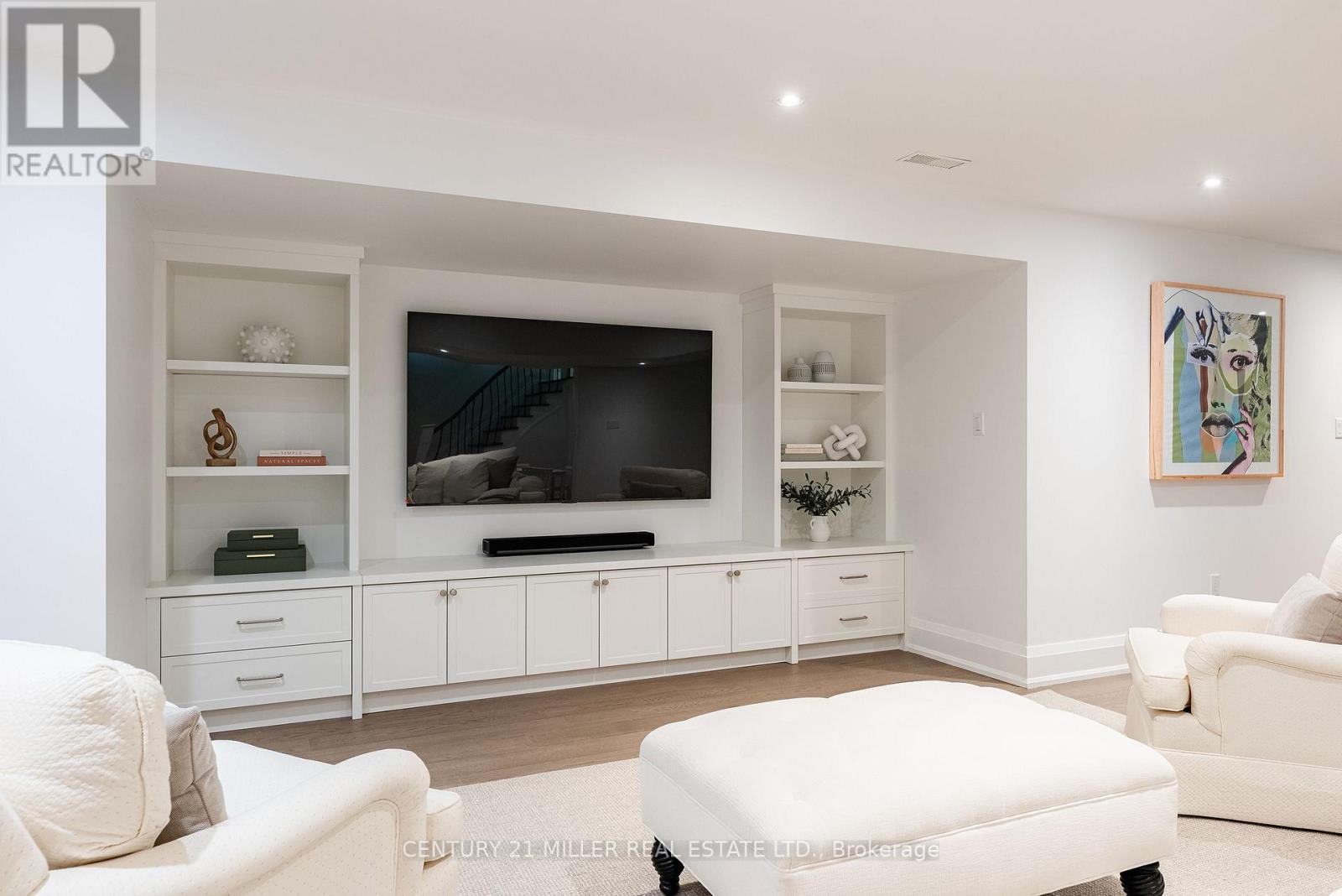 2458 MEADOWOOD CRESCENT - 37