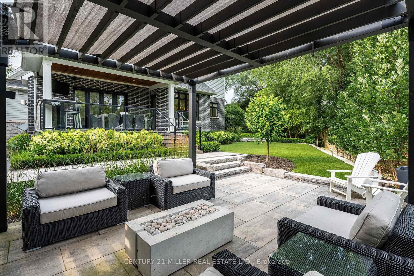 2458 MEADOWOOD CRESCENT - 46