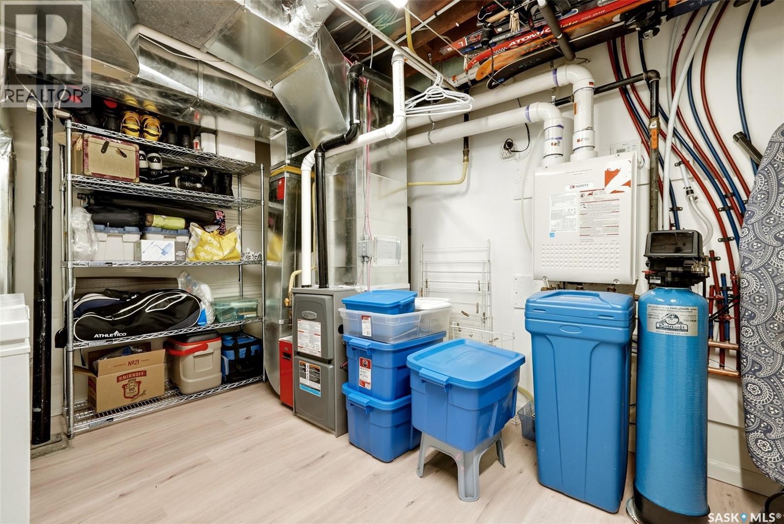 3470 Angus STREET - 34