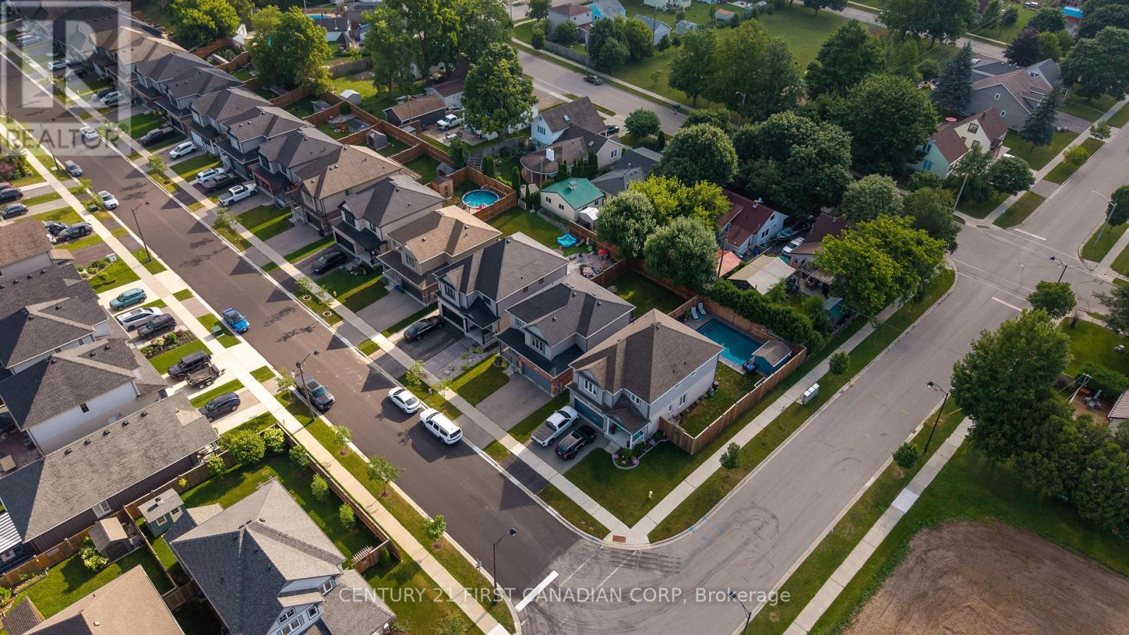 204 SNYDER AVENUE N - Image 32