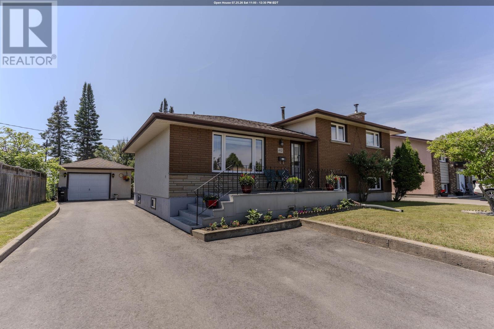 402 Victoria Ave W - 1