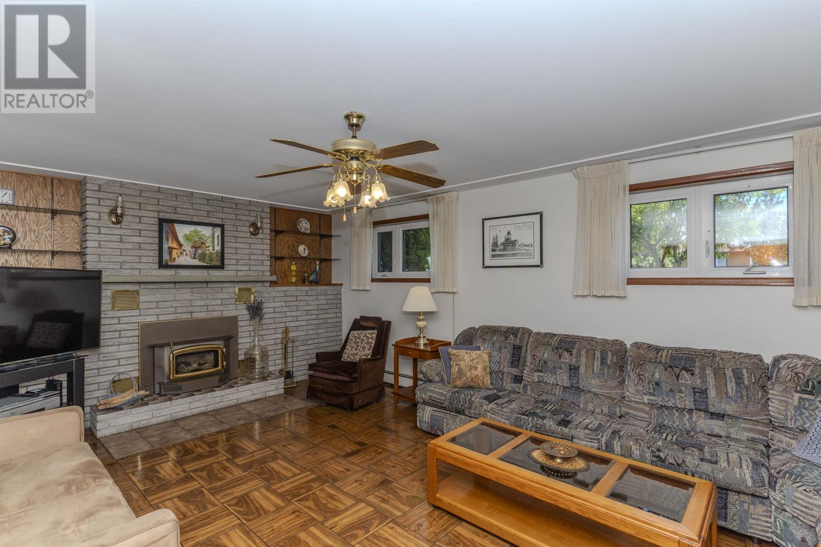 402 Victoria Ave W - 26