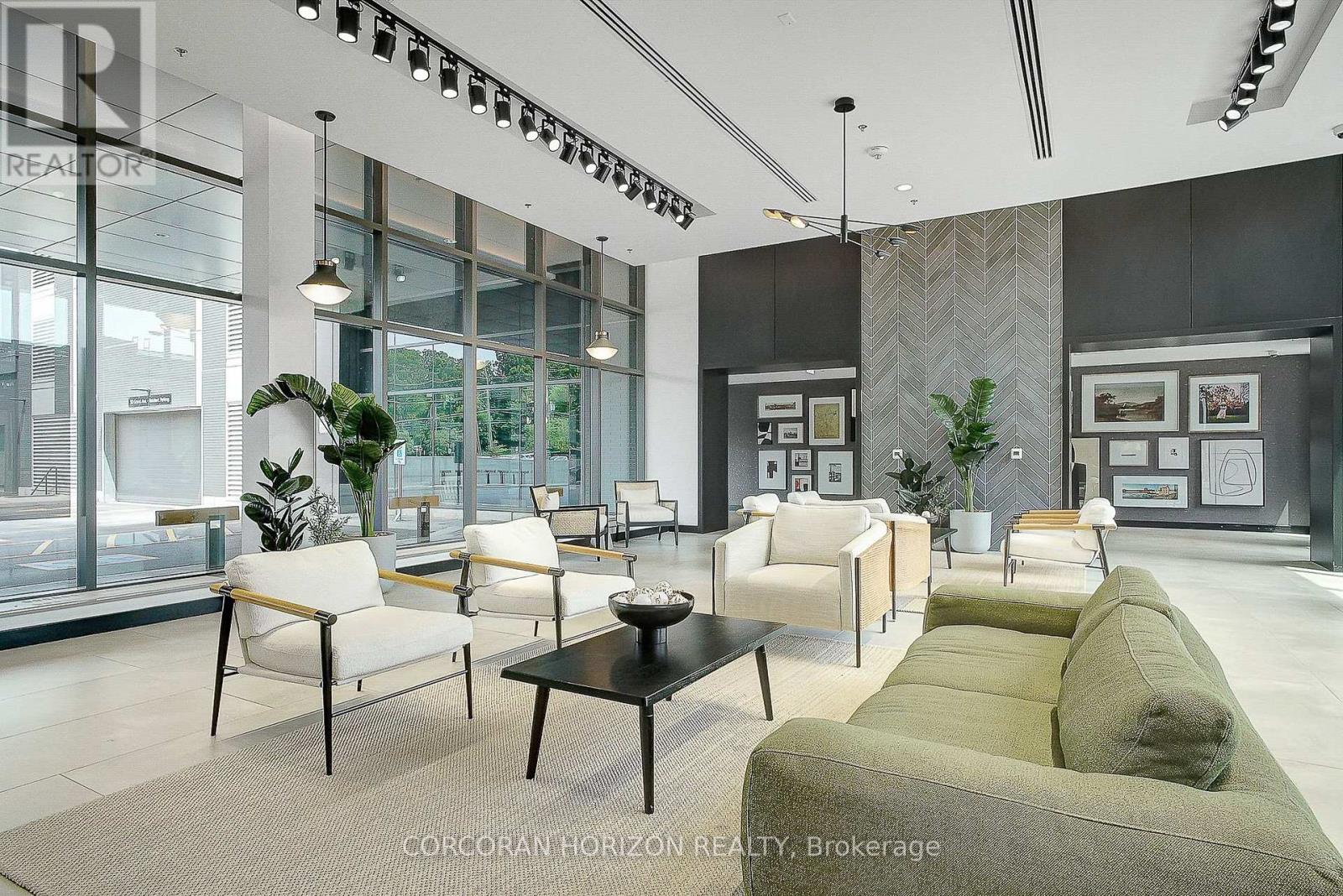 #903 50 GRAND AVENUE S - 19