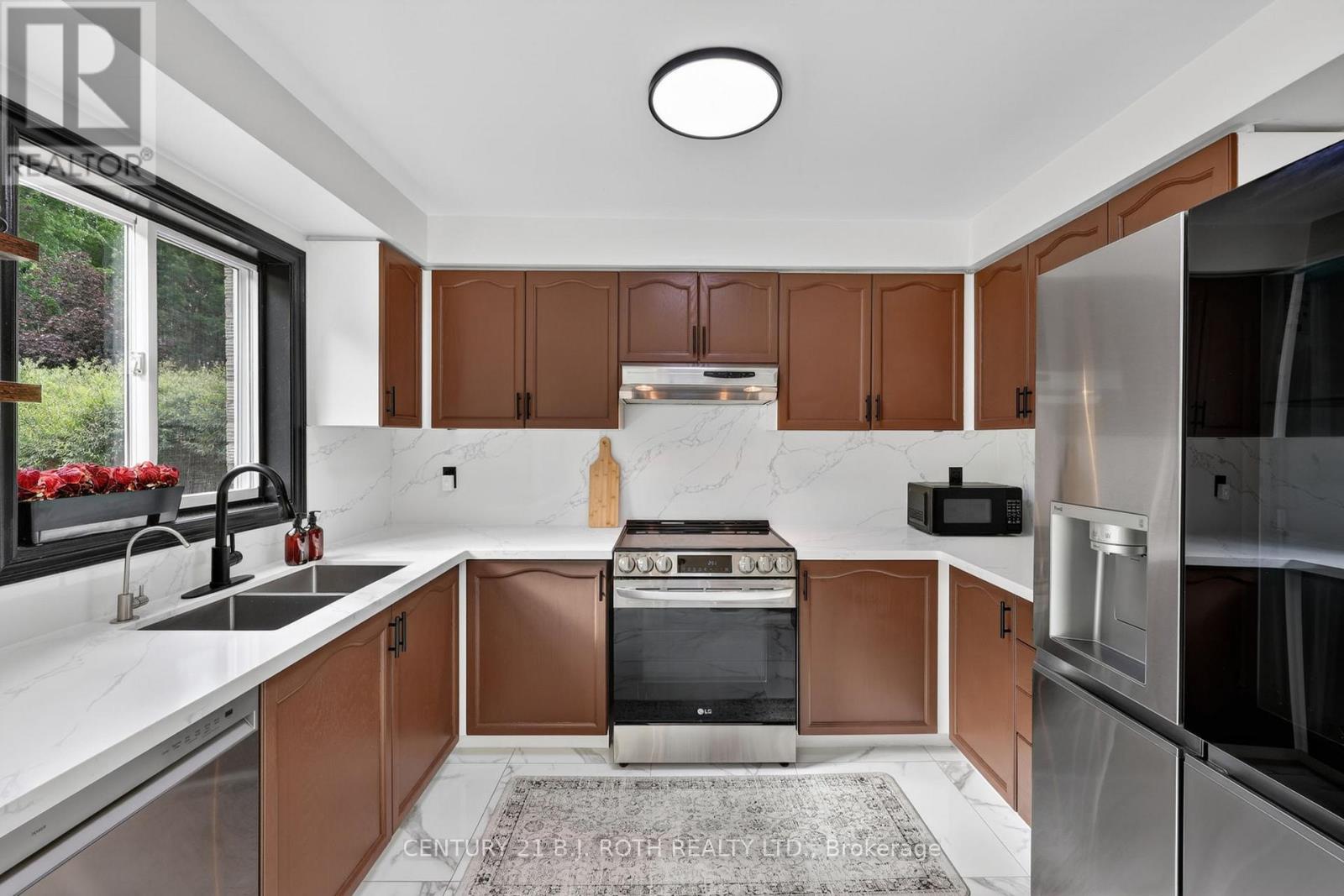 1077 CORRIE STREET - 15