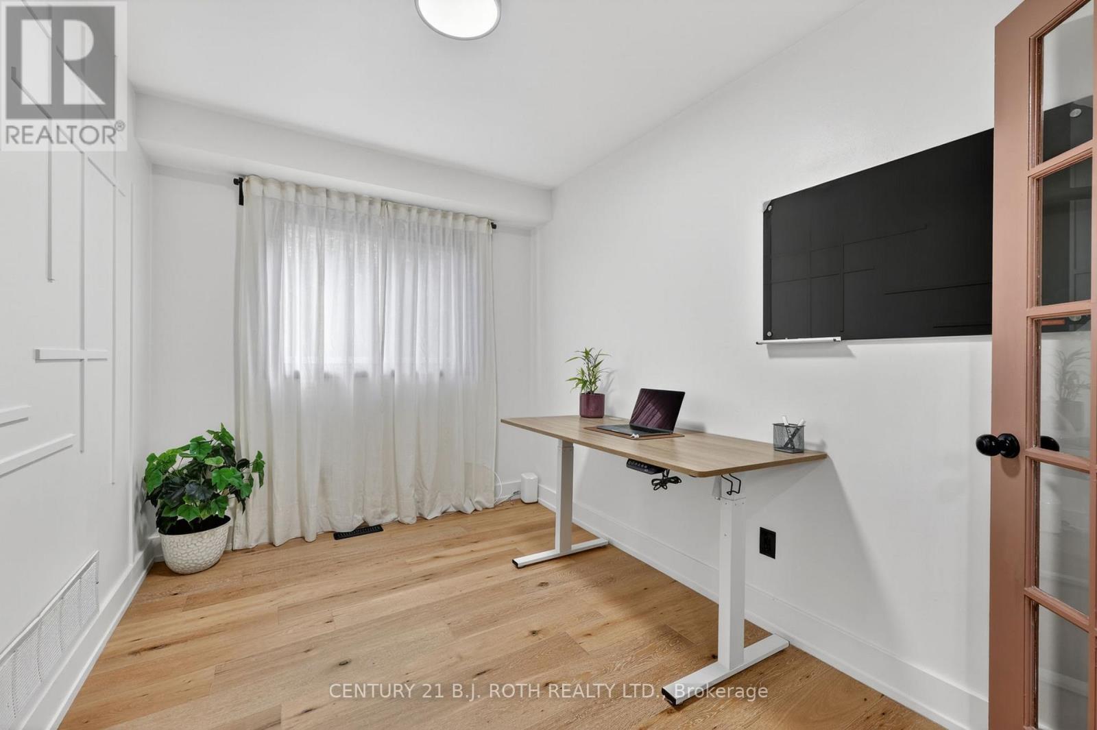 1077 CORRIE STREET - 19