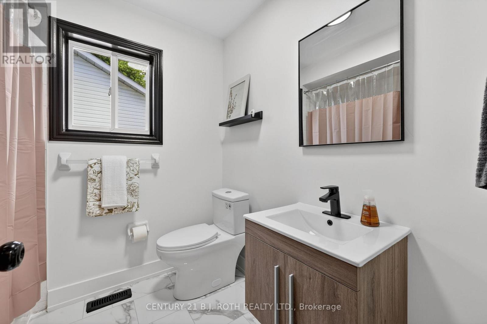 1077 CORRIE STREET - 20