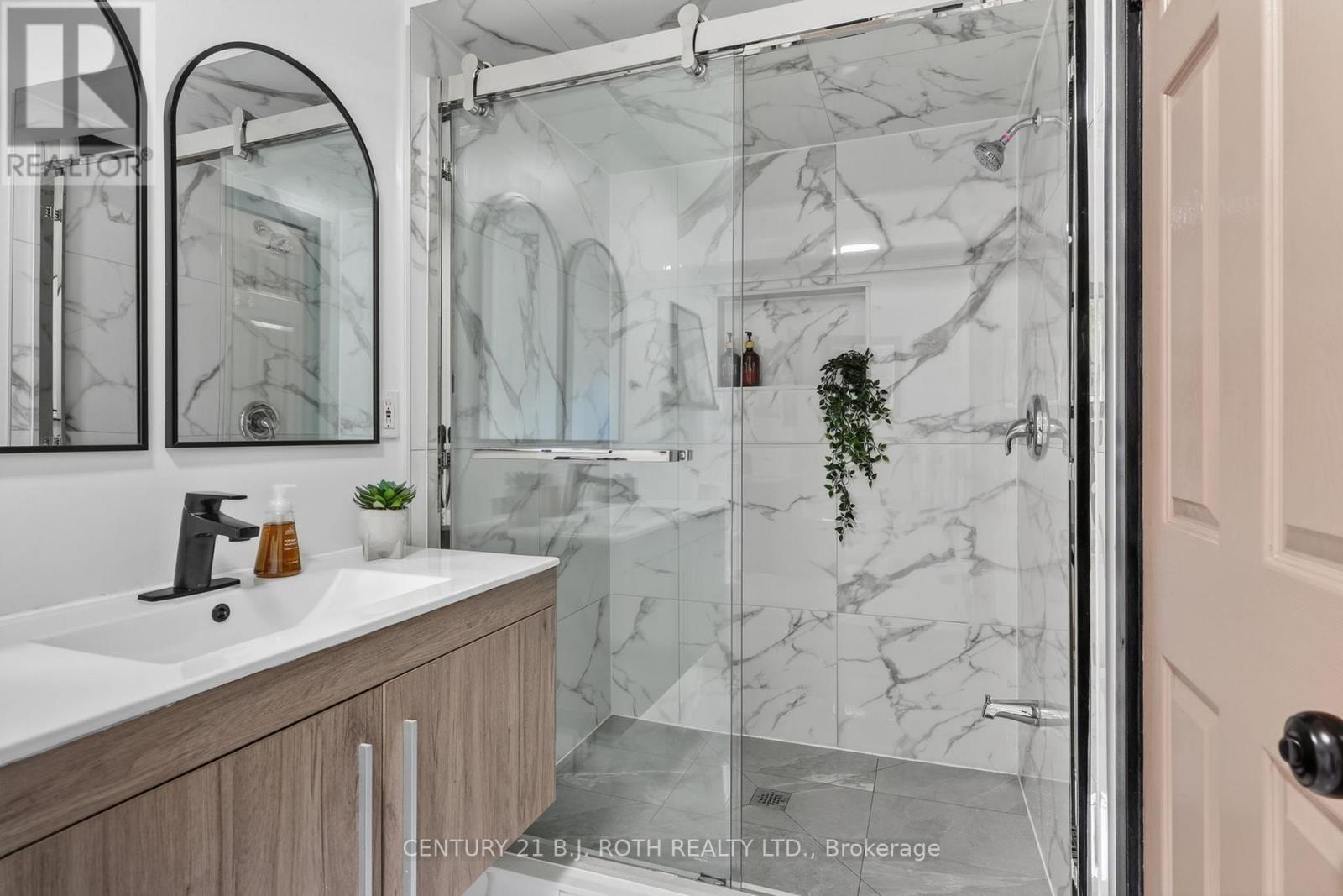 1077 CORRIE STREET - 24