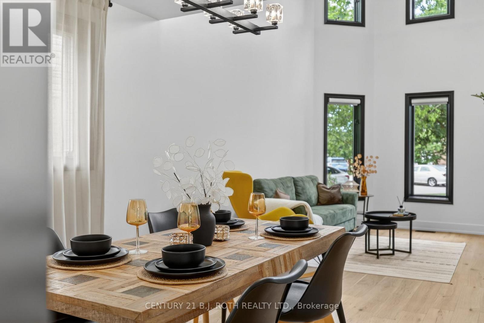 1077 CORRIE STREET - 12