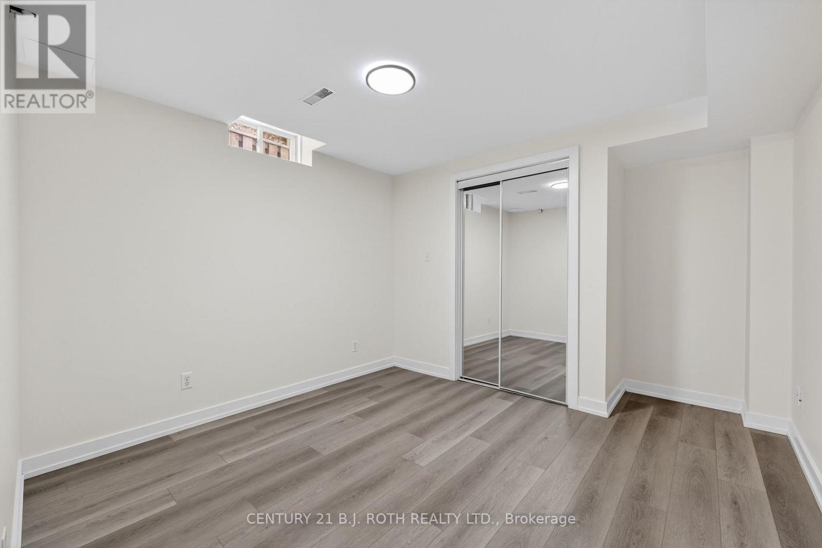 1077 CORRIE STREET - 37