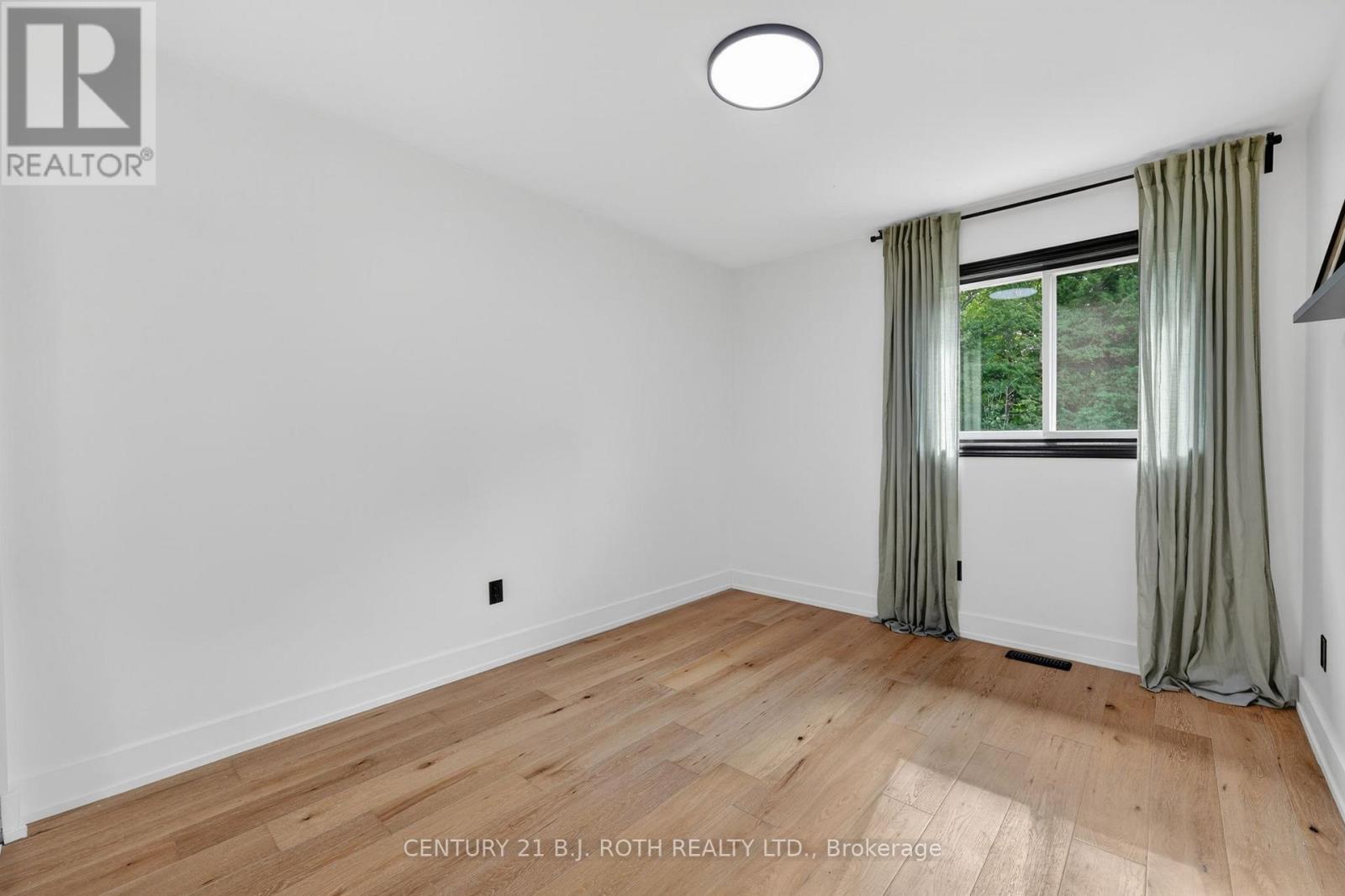 1077 CORRIE STREET - 27