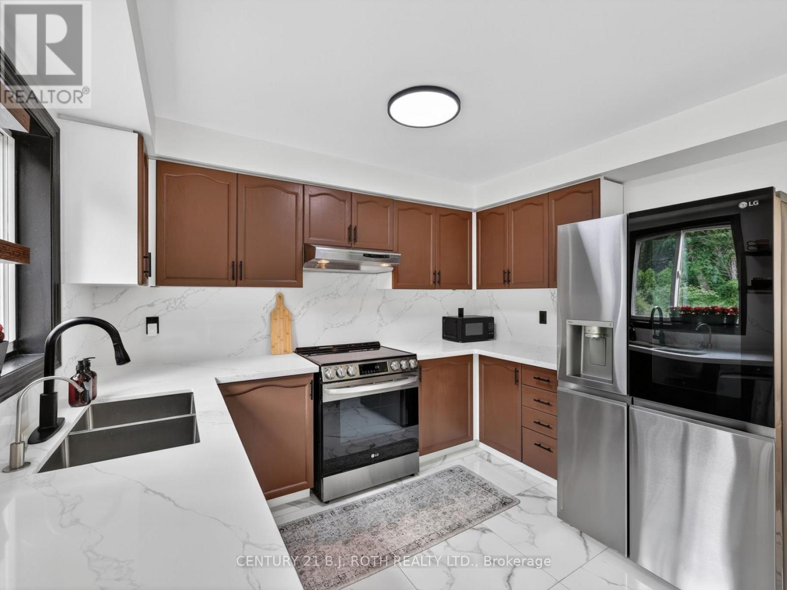 1077 CORRIE STREET - 16