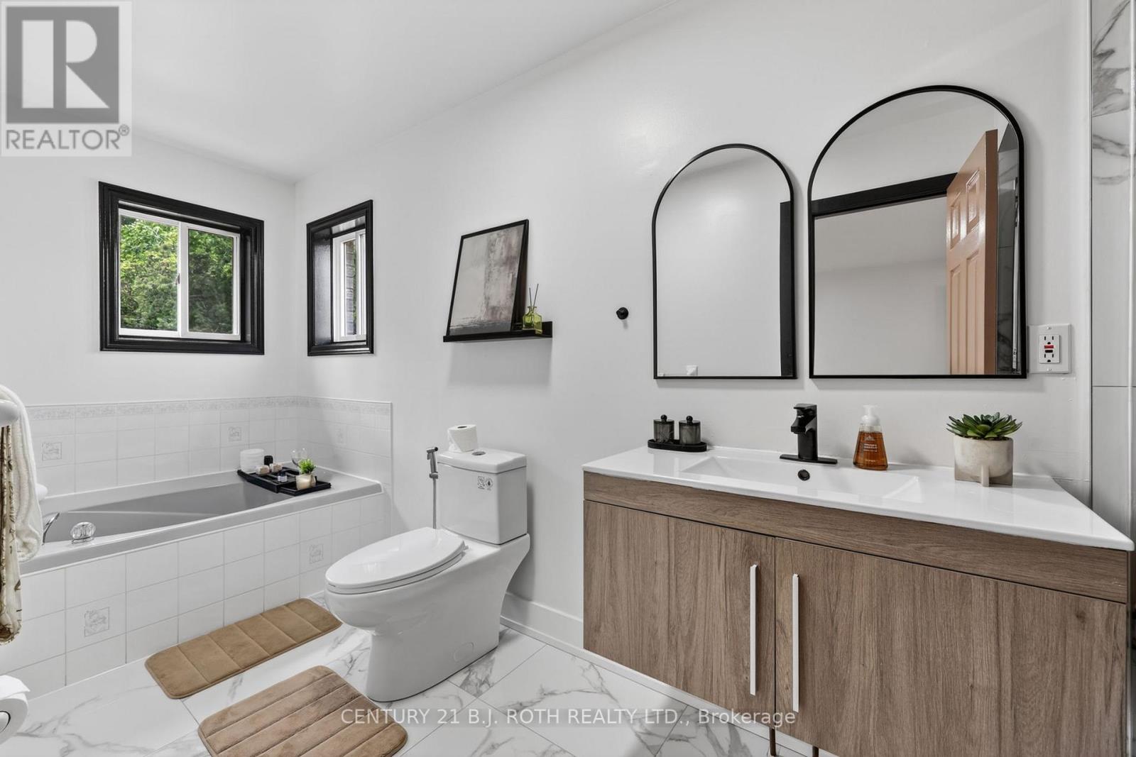 1077 CORRIE STREET - 25