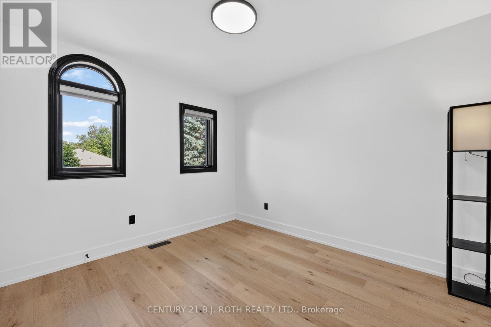 1077 CORRIE STREET - 30