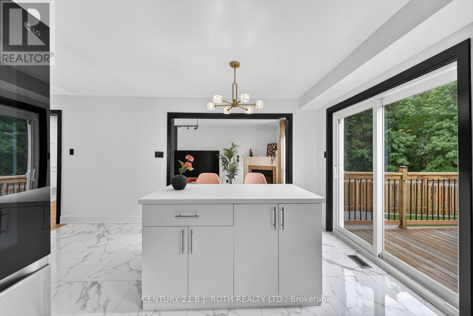 1077 CORRIE STREET - 14