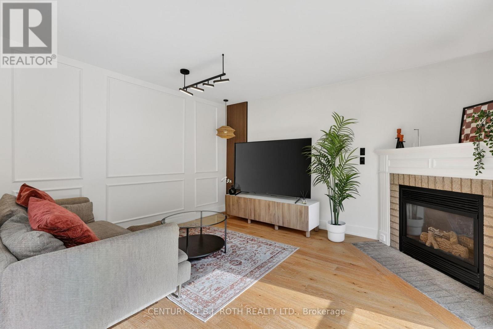 1077 CORRIE STREET - 17
