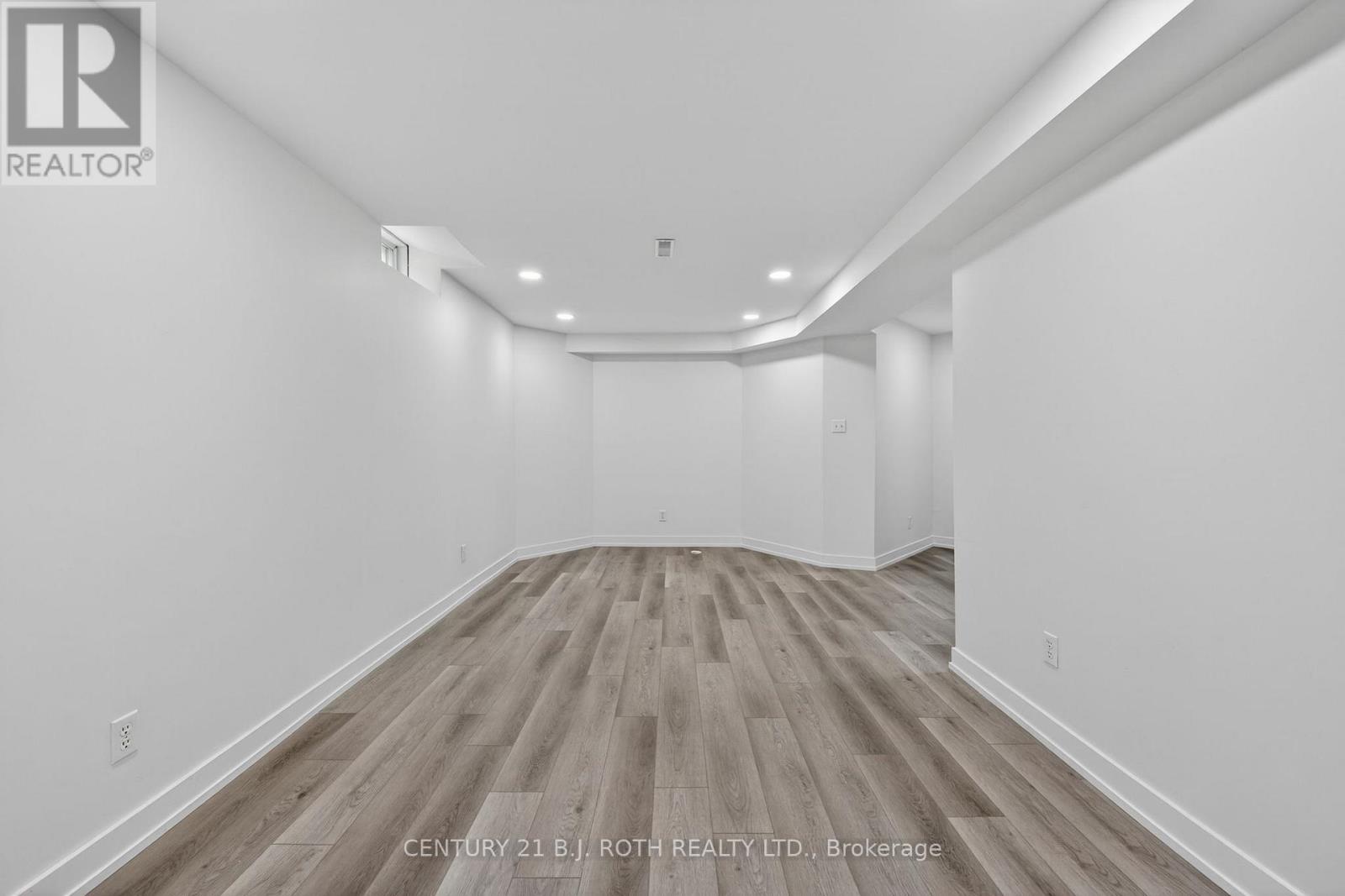 1077 CORRIE STREET - 35