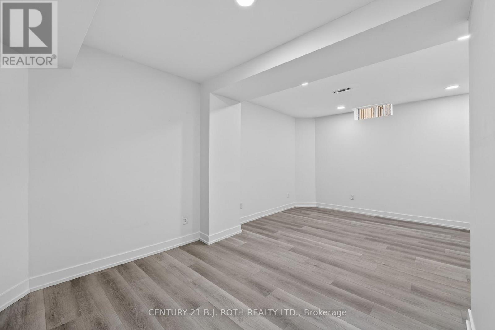 1077 CORRIE STREET - 39