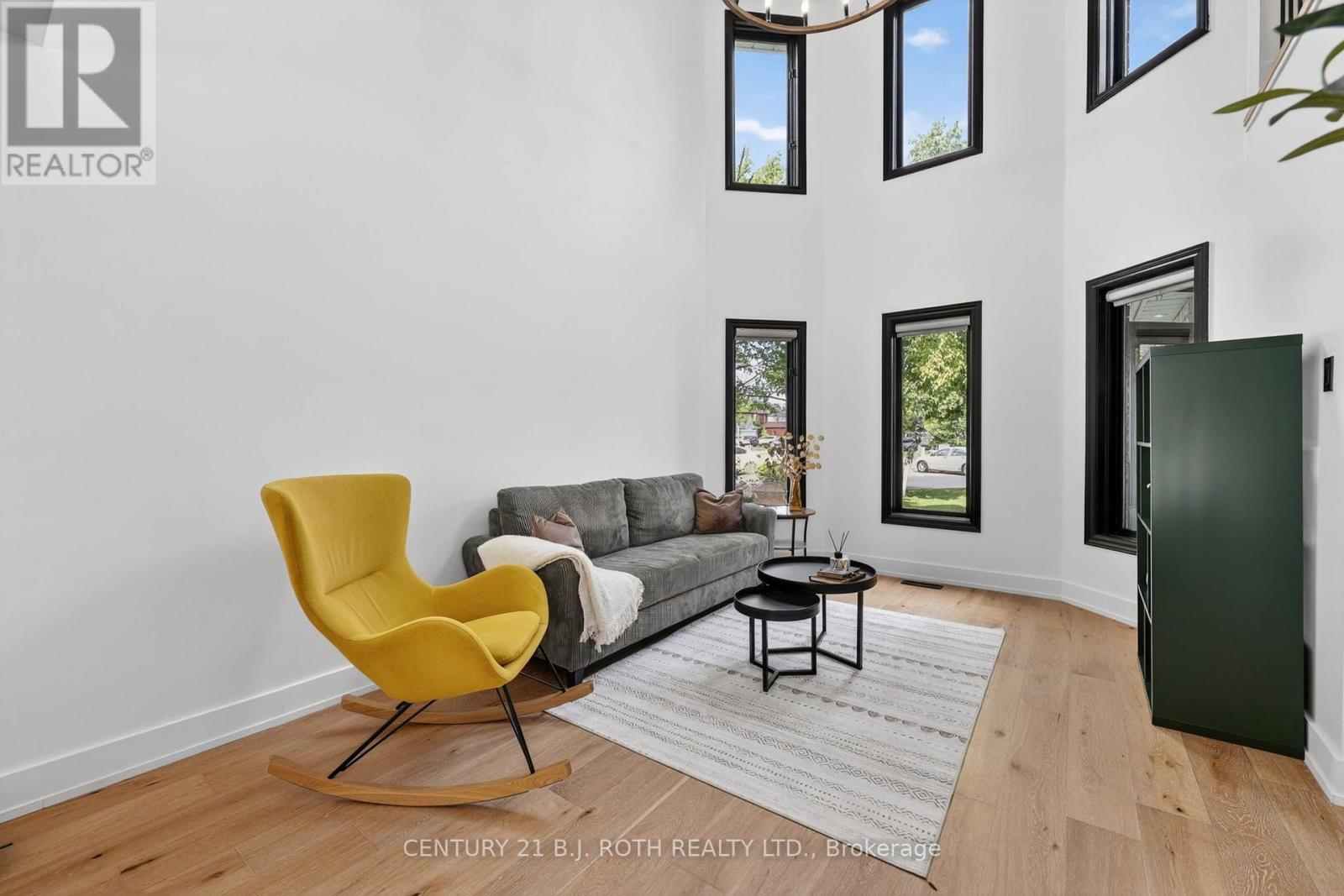 1077 CORRIE STREET - 10