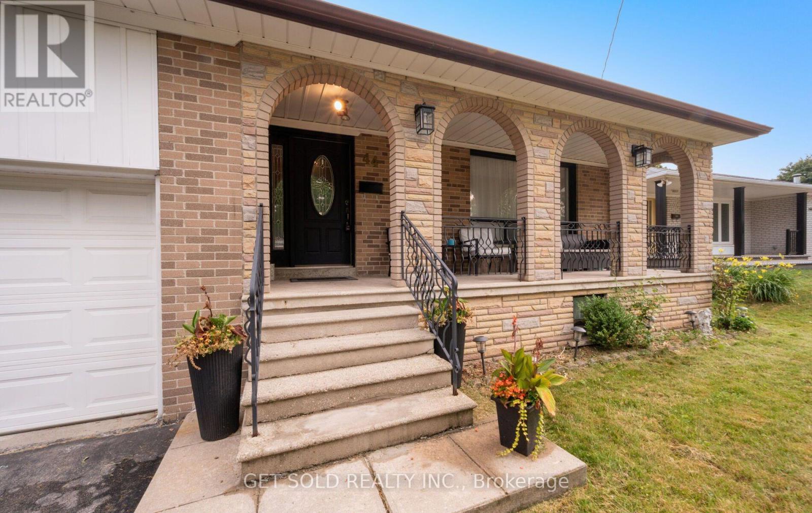 44 MANCROFT CRESCENT - 2