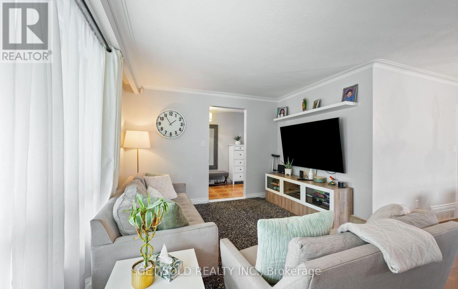 44 MANCROFT CRESCENT - 7