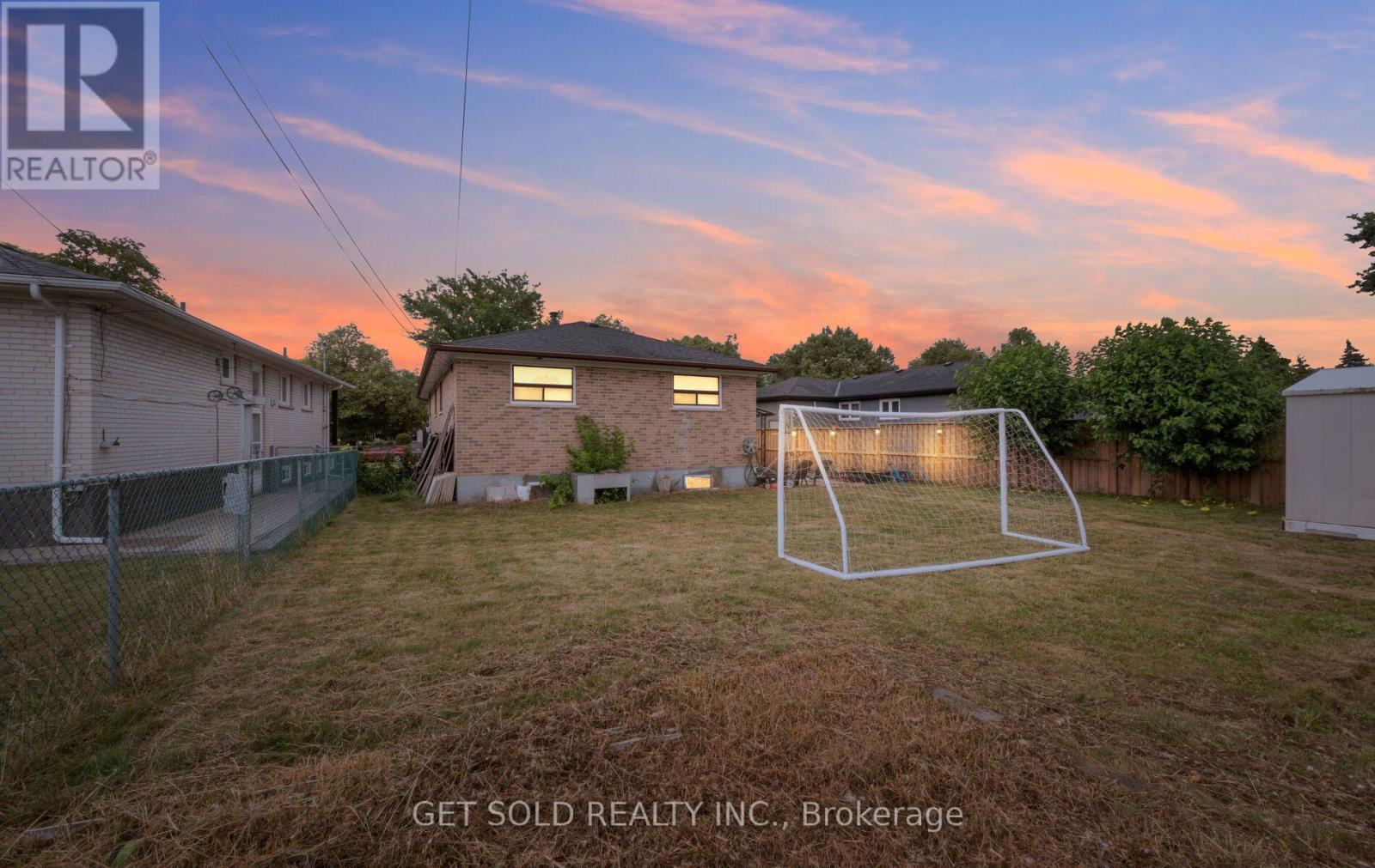 44 MANCROFT CRESCENT - 40