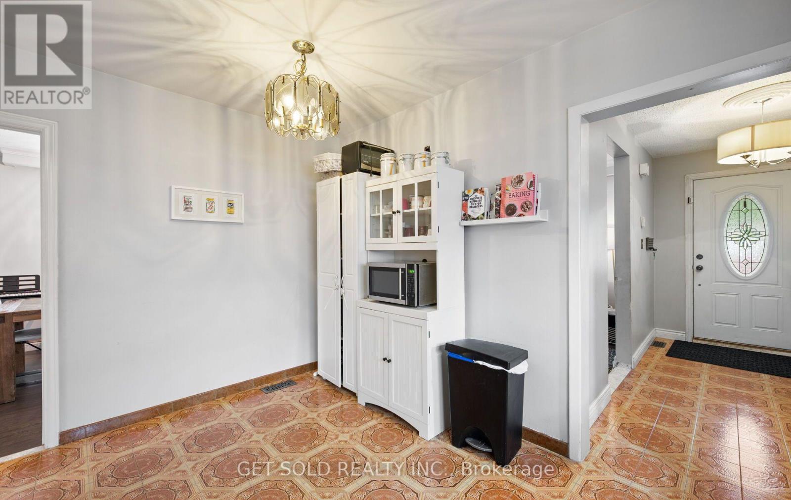 44 MANCROFT CRESCENT - 11
