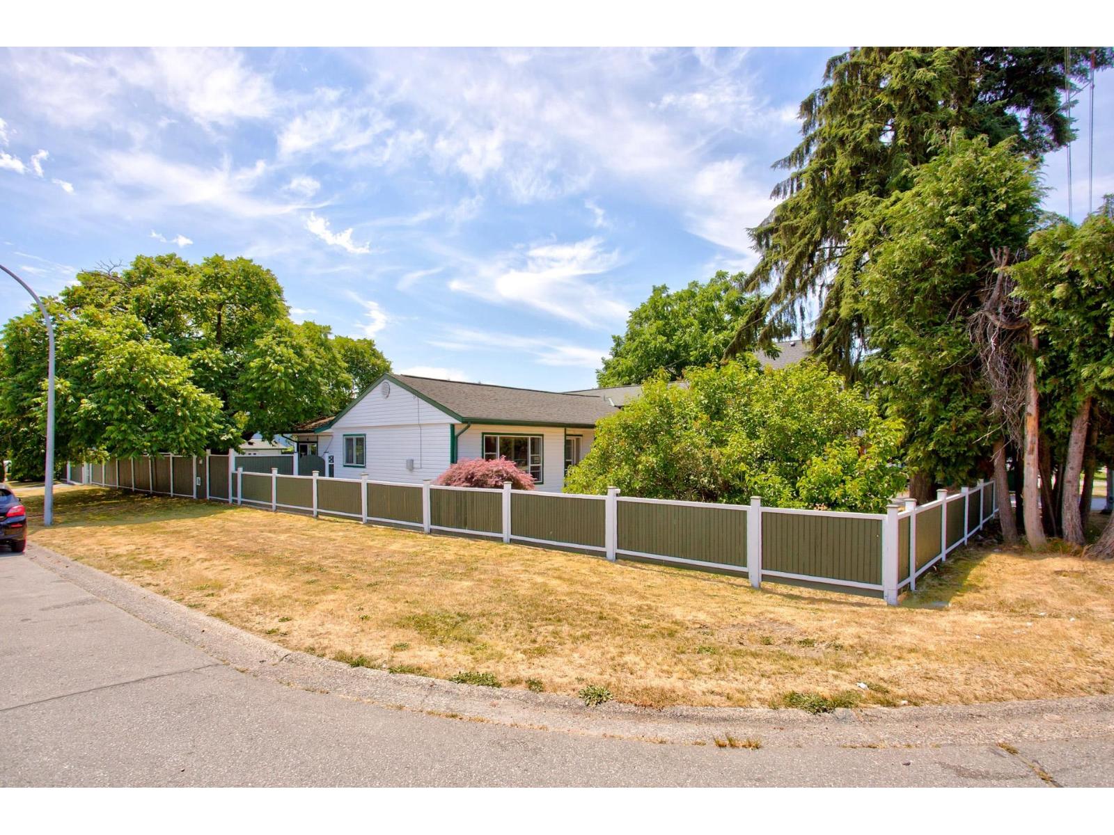 6 Bed, 3 Bath House for Sale in Surrey – 12488 92 AVENUE, Surrey – MLS# R3148700 - Image 6