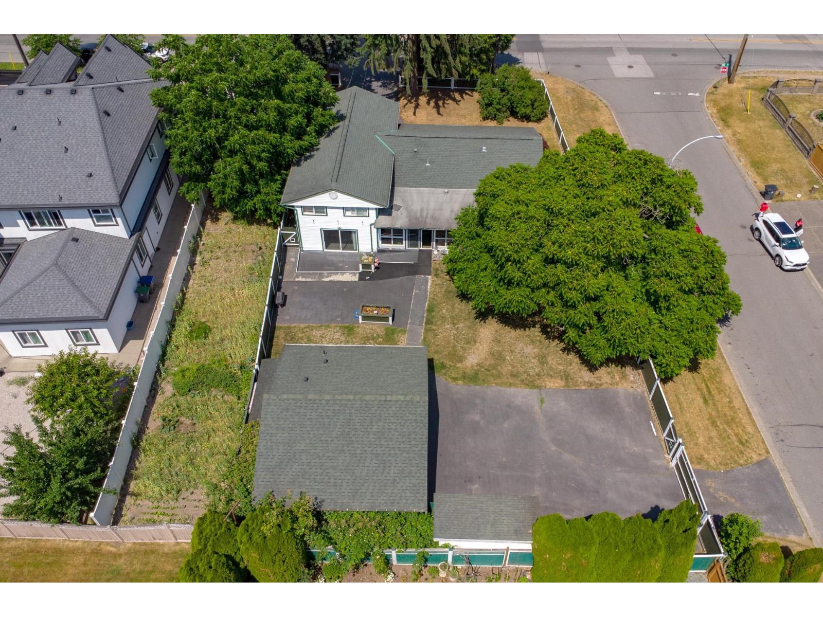 6 Bed, 3 Bath House for Sale in Surrey – 12488 92 AVENUE, Surrey – MLS# R3148700 - Image 9