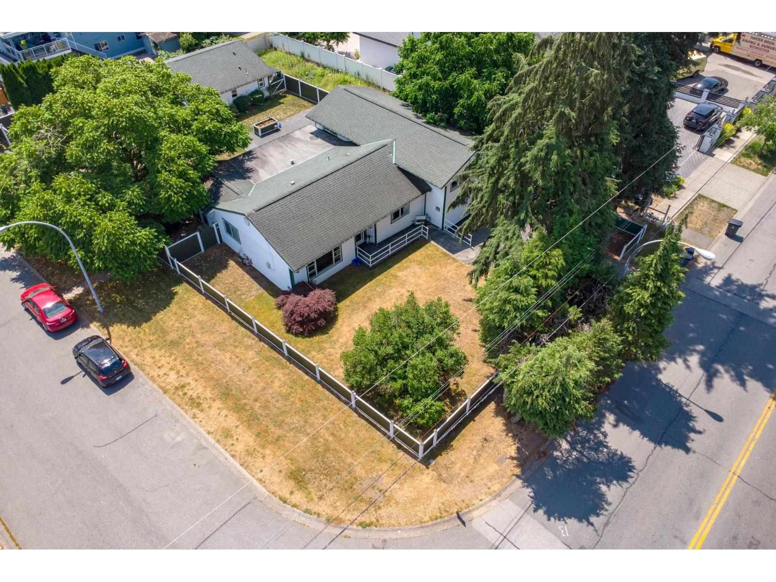 6 Bed, 3 Bath House for Sale in Surrey – 12488 92 AVENUE, Surrey – MLS# R3148700 - Image 8