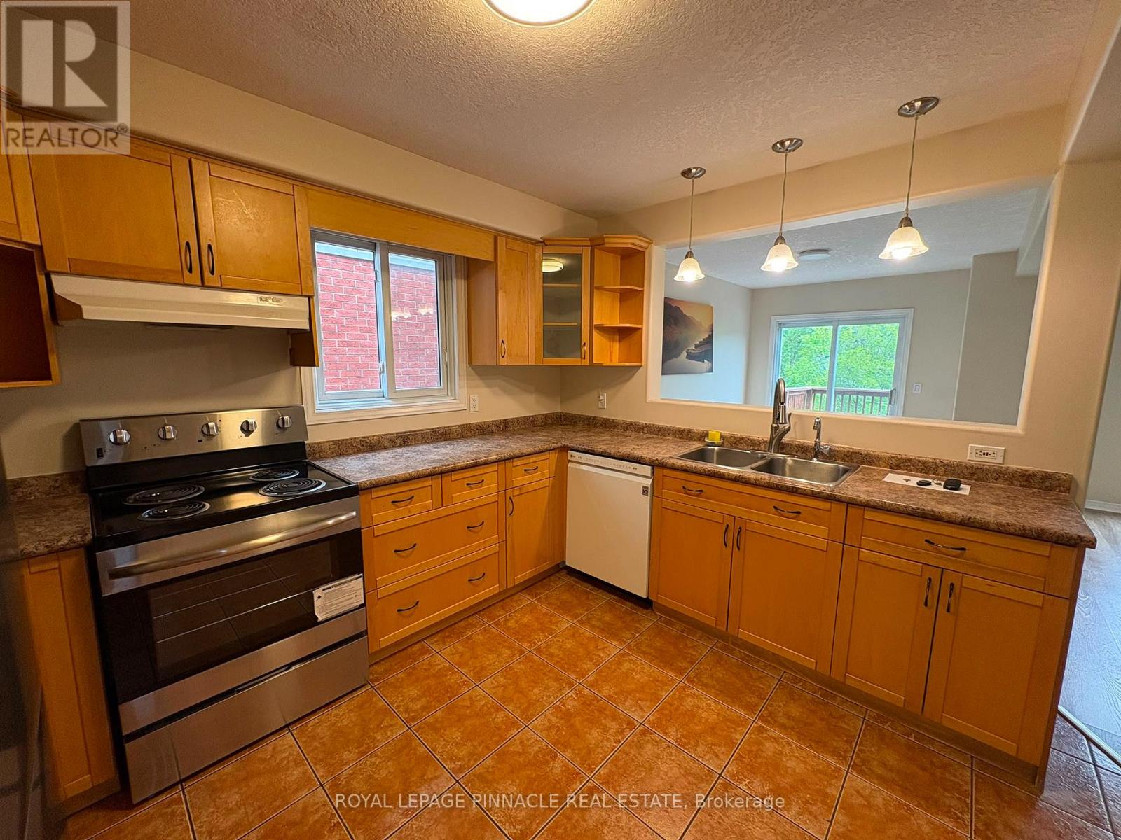 60 EVERGLADE CRESCENT — photo 2