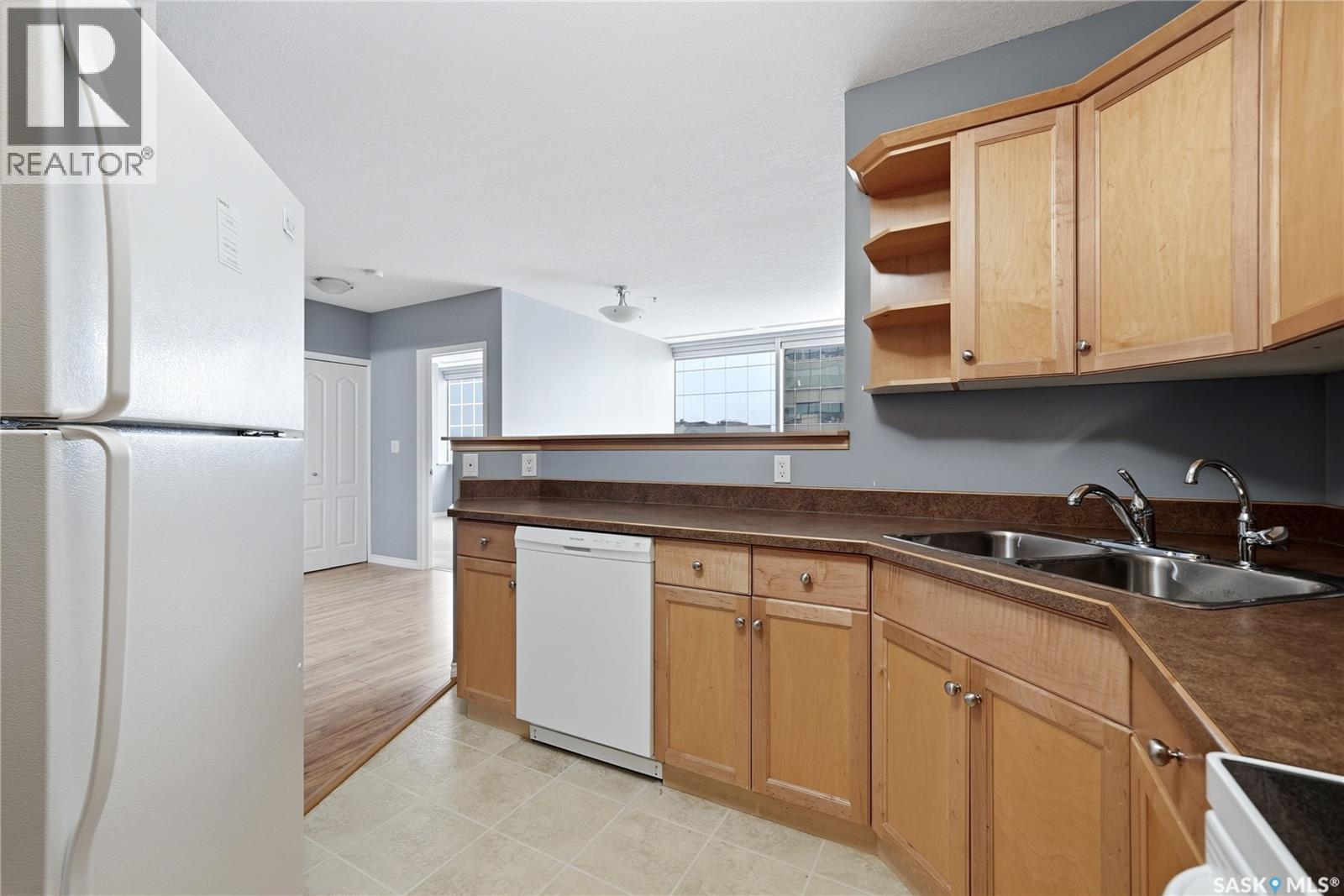 #1102 1914 Hamilton STREET - 11