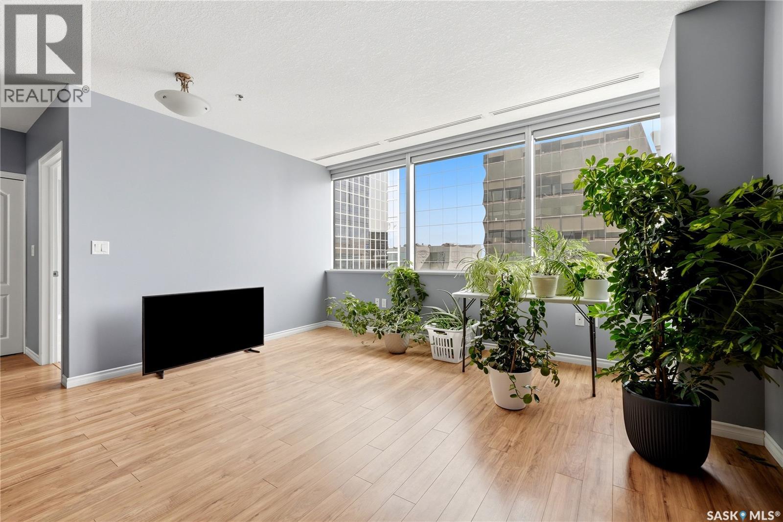 #1102 1914 Hamilton STREET - 6