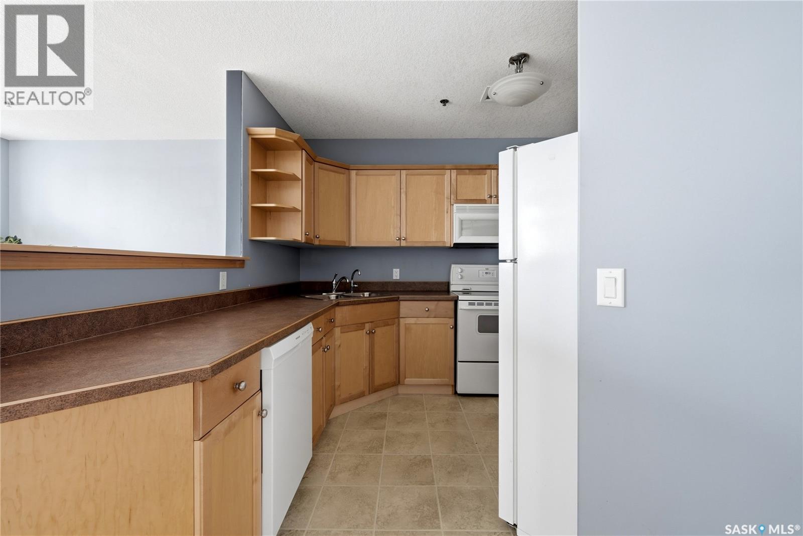 #1102 1914 Hamilton STREET - 9