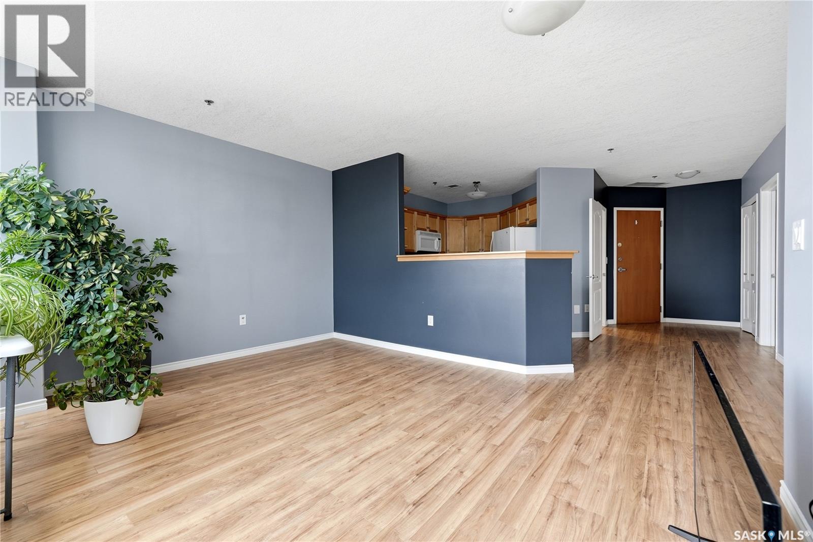 #1102 1914 Hamilton STREET - 7
