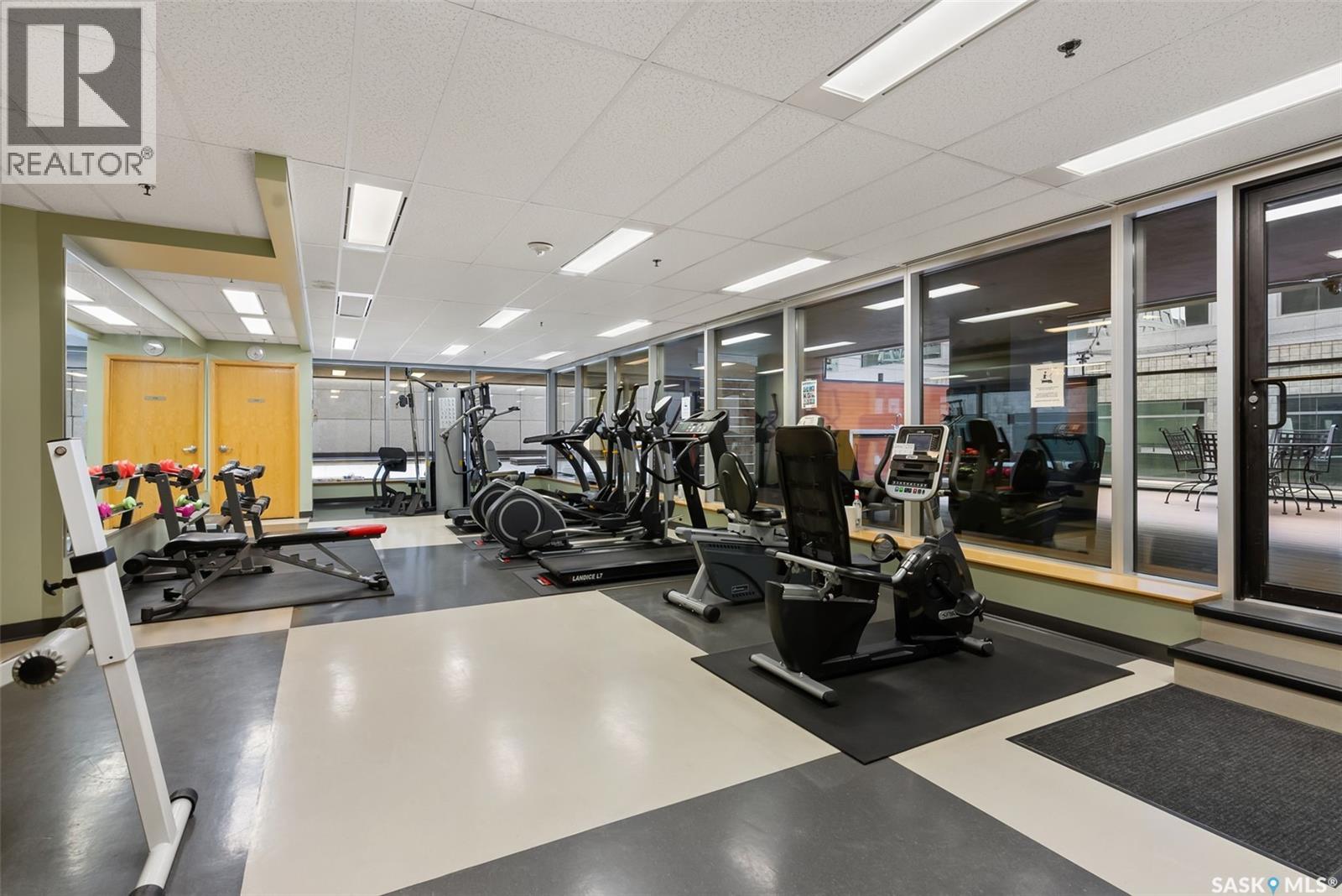 #1102 1914 Hamilton STREET - 23