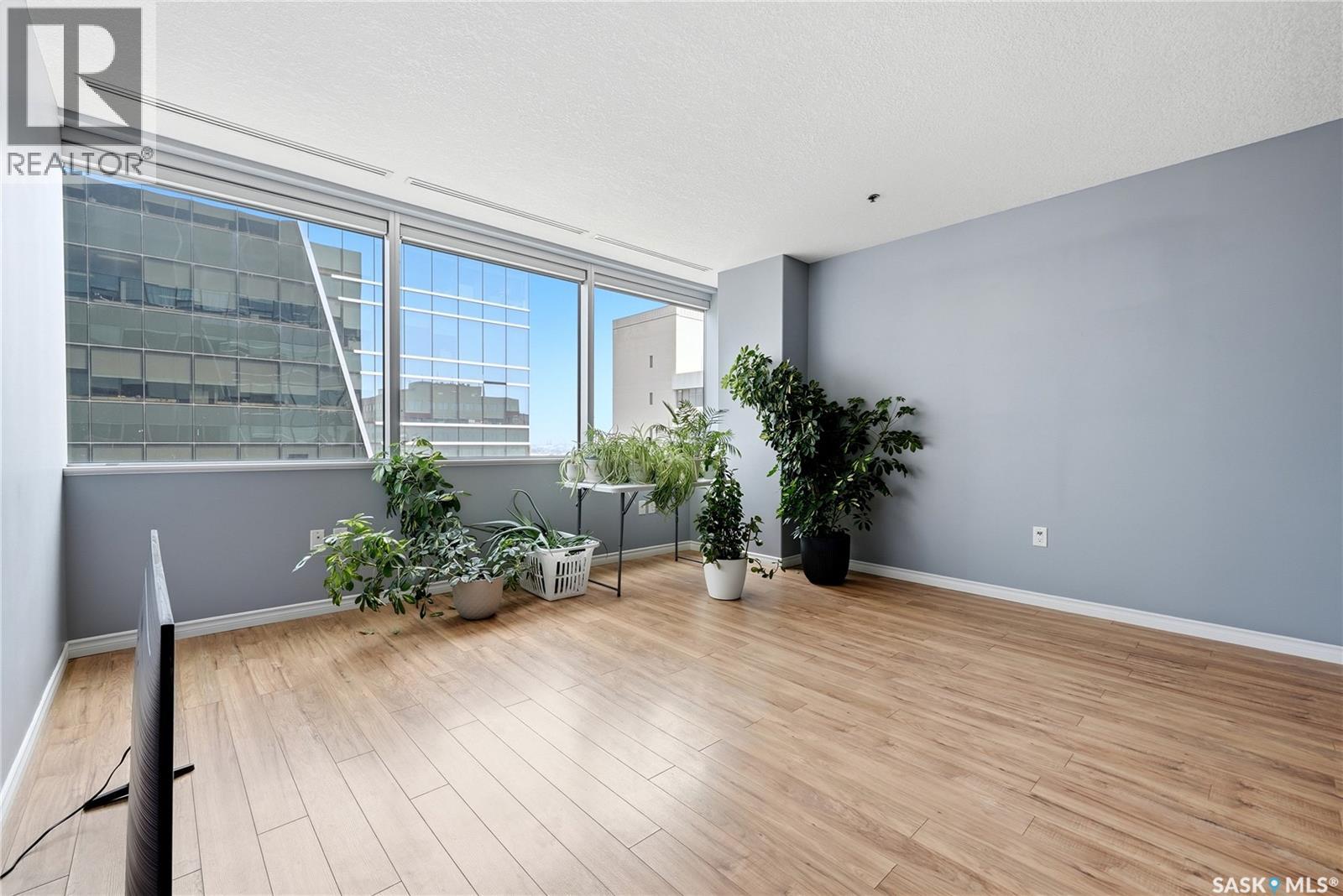 #1102 1914 Hamilton STREET - 5