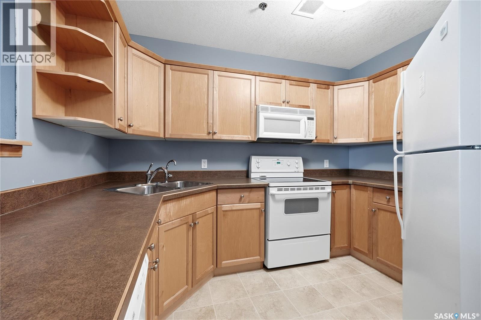 #1102 1914 Hamilton STREET - 10