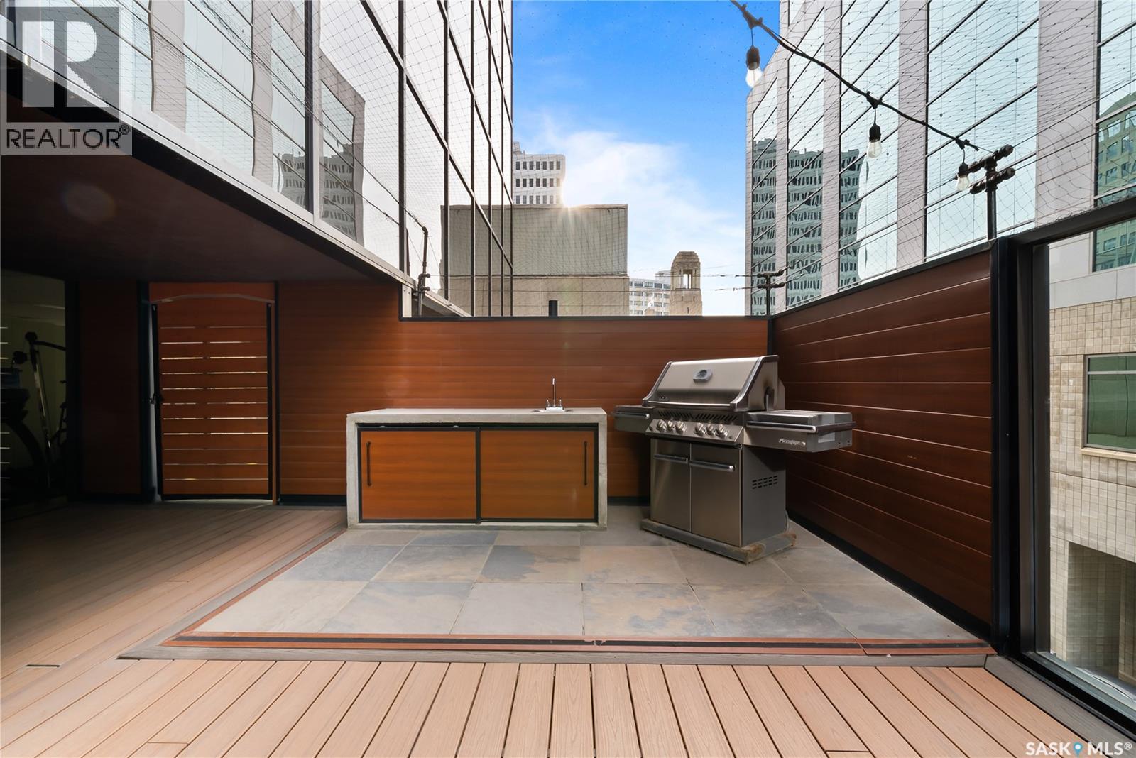 #1102 1914 Hamilton STREET - 22