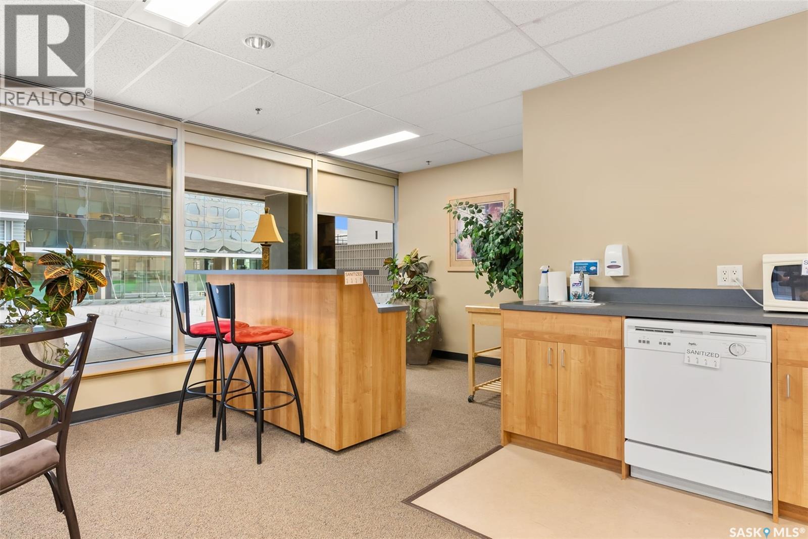 #1102 1914 Hamilton STREET - 25